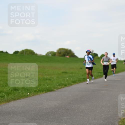 10.05.2026 - 8. Wedeler Halbmarathon Dr. Thomas Lammeyer http://msf.ph/oto/9696359 10.05.2026 11:24:23 Laufen  meine-sportfotos.de