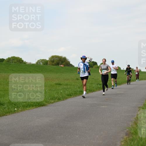 10.05.2026 - 8. Wedeler Halbmarathon Dr. Thomas Lammeyer http://msf.ph/oto/9696361 10.05.2026 11:24:23 Laufen 742, 211 meine-sportfotos.de