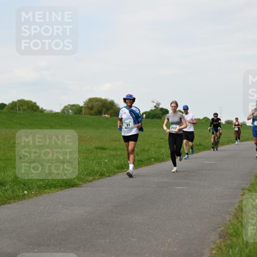 10.05.2026 - 8. Wedeler Halbmarathon Dr. Thomas Lammeyer http://msf.ph/oto/9696364 10.05.2026 11:24:24 Laufen 211 meine-sportfotos.de