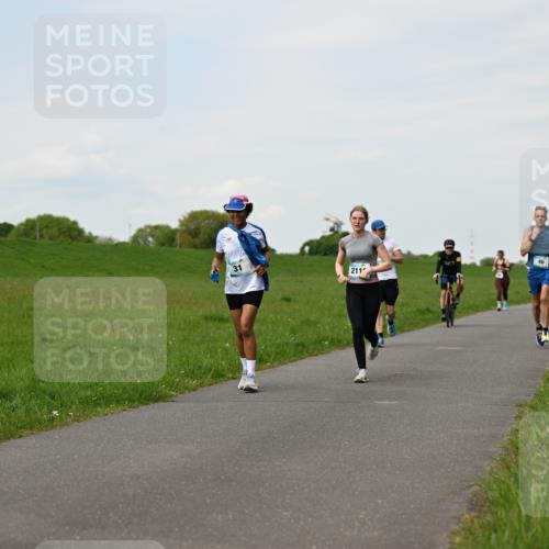 10.05.2026 - 8. Wedeler Halbmarathon Dr. Thomas Lammeyer http://msf.ph/oto/9696369 10.05.2026 11:24:24 Laufen 211 meine-sportfotos.de