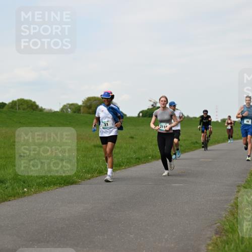 10.05.2026 - 8. Wedeler Halbmarathon Dr. Thomas Lammeyer http://msf.ph/oto/9696370 10.05.2026 11:24:24 Laufen 2119 meine-sportfotos.de