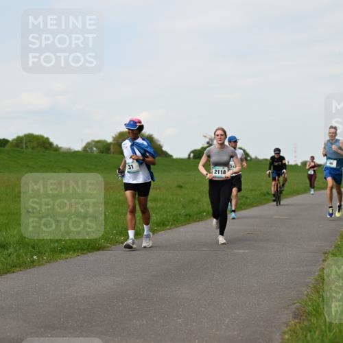 10.05.2026 - 8. Wedeler Halbmarathon Dr. Thomas Lammeyer http://msf.ph/oto/9696372 10.05.2026 11:24:25 Laufen 2118 meine-sportfotos.de