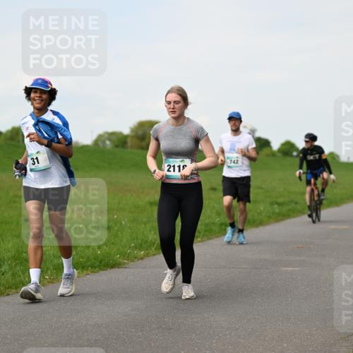 10.05.2026 - 8. Wedeler Halbmarathon Dr. Thomas Lammeyer http://msf.ph/oto/9696378 10.05.2026 11:24:26 Laufen 2119, 742 meine-sportfotos.de