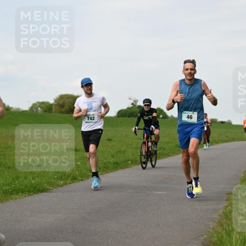 10.05.2026 - 8. Wedeler Halbmarathon Dr. Thomas Lammeyer http://msf.ph/oto/9696380 10.05.2026 11:24:27 Laufen 2118, 742 meine-sportfotos.de