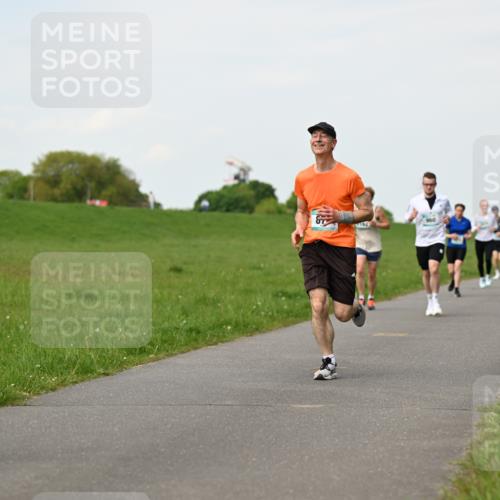 10.05.2026 - 8. Wedeler Halbmarathon Dr. Thomas Lammeyer http://msf.ph/oto/9696409 10.05.2026 11:24:40 Laufen  meine-sportfotos.de