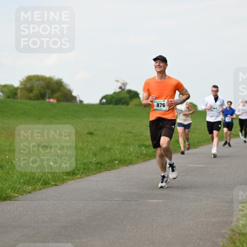 10.05.2026 - 8. Wedeler Halbmarathon Dr. Thomas Lammeyer http://msf.ph/oto/9696410 10.05.2026 11:24:40 Laufen 876, 3144 meine-sportfotos.de
