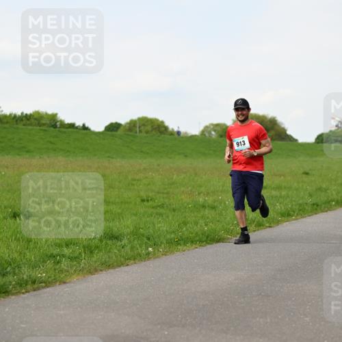 10.05.2026 - 8. Wedeler Halbmarathon Dr. Thomas Lammeyer http://msf.ph/oto/9696485 10.05.2026 11:24:58 Laufen 913 meine-sportfotos.de