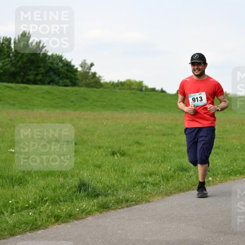 10.05.2026 - 8. Wedeler Halbmarathon Dr. Thomas Lammeyer http://msf.ph/oto/9696493 10.05.2026 11:24:59 Laufen 913 meine-sportfotos.de