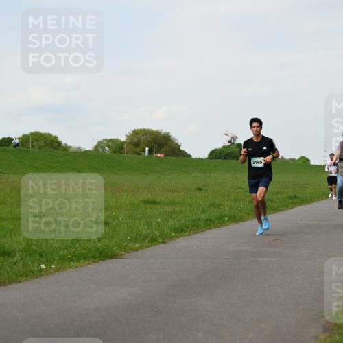 10.05.2026 - 8. Wedeler Halbmarathon Dr. Thomas Lammeyer http://msf.ph/oto/9696495 10.05.2026 11:25:02 Laufen 2195 meine-sportfotos.de
