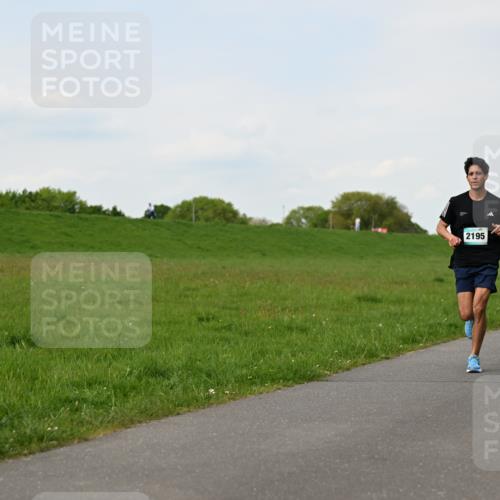 10.05.2026 - 8. Wedeler Halbmarathon Dr. Thomas Lammeyer http://msf.ph/oto/9696498 10.05.2026 11:25:03 Laufen 2195 meine-sportfotos.de