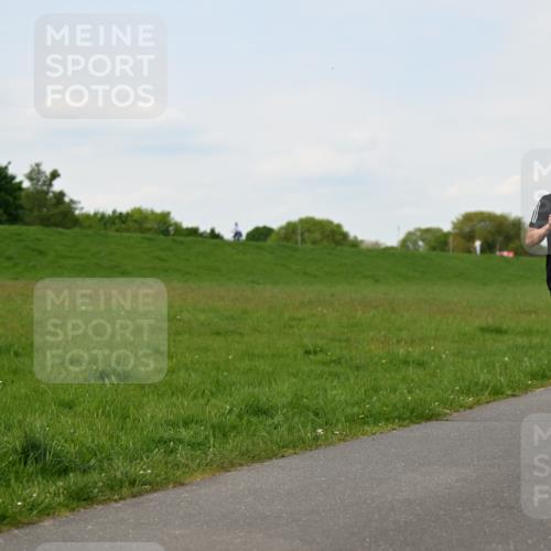 10.05.2026 - 8. Wedeler Halbmarathon Dr. Thomas Lammeyer http://msf.ph/oto/9696502 10.05.2026 11:25:04 Laufen 2195 meine-sportfotos.de