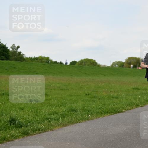 10.05.2026 - 8. Wedeler Halbmarathon Dr. Thomas Lammeyer http://msf.ph/oto/9696503 10.05.2026 11:25:04 Laufen 2195 meine-sportfotos.de