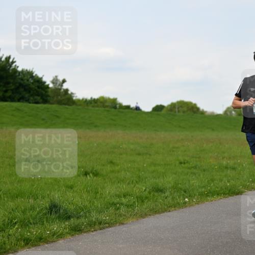 10.05.2026 - 8. Wedeler Halbmarathon Dr. Thomas Lammeyer http://msf.ph/oto/9696508 10.05.2026 11:25:04 Laufen 2195 meine-sportfotos.de