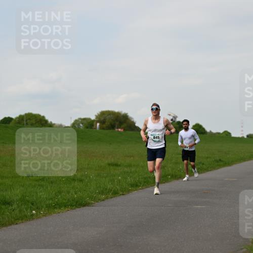 10.05.2026 - 8. Wedeler Halbmarathon Dr. Thomas Lammeyer http://msf.ph/oto/9696513 10.05.2026 11:25:09 Laufen 845 meine-sportfotos.de