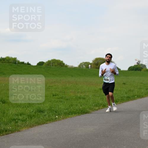10.05.2026 - 8. Wedeler Halbmarathon Dr. Thomas Lammeyer http://msf.ph/oto/9696528 10.05.2026 11:25:11 Laufen 2029 meine-sportfotos.de