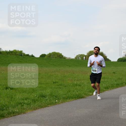10.05.2026 - 8. Wedeler Halbmarathon Dr. Thomas Lammeyer http://msf.ph/oto/9696530 10.05.2026 11:25:12 Laufen 2029 meine-sportfotos.de