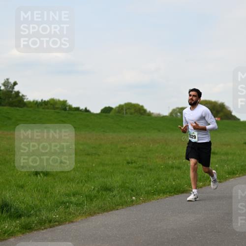 10.05.2026 - 8. Wedeler Halbmarathon Dr. Thomas Lammeyer http://msf.ph/oto/9696532 10.05.2026 11:25:12 Laufen 2029 meine-sportfotos.de