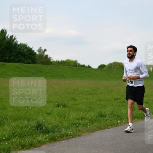 10.05.2026 - 8. Wedeler Halbmarathon Dr. Thomas Lammeyer http://msf.ph/oto/9696537 10.05.2026 11:25:13 Laufen 2029 meine-sportfotos.de