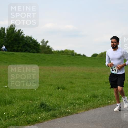 10.05.2026 - 8. Wedeler Halbmarathon Dr. Thomas Lammeyer http://msf.ph/oto/9696538 10.05.2026 11:25:13 Laufen 2029 meine-sportfotos.de