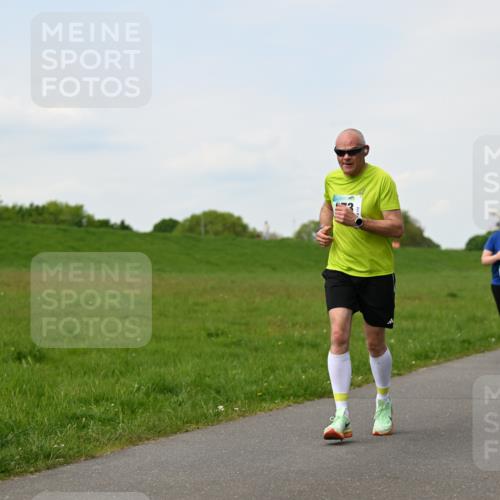 10.05.2026 - 8. Wedeler Halbmarathon Dr. Thomas Lammeyer http://msf.ph/oto/9696555 10.05.2026 11:25:25 Laufen  meine-sportfotos.de