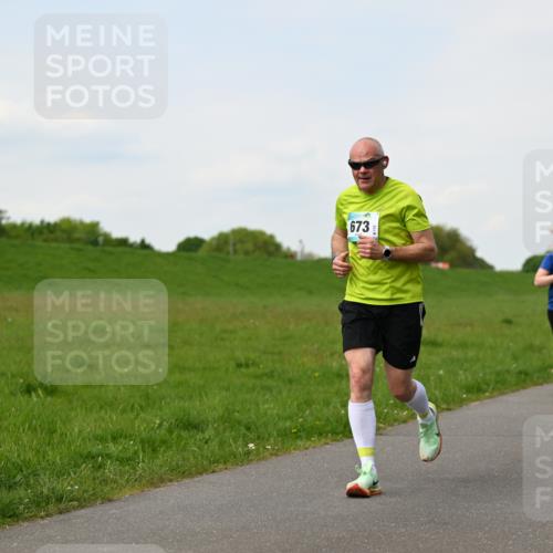 10.05.2026 - 8. Wedeler Halbmarathon Dr. Thomas Lammeyer http://msf.ph/oto/9696556 10.05.2026 11:25:25 Laufen 673 meine-sportfotos.de