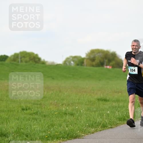 10.05.2026 - 8. Wedeler Halbmarathon Dr. Thomas Lammeyer http://msf.ph/oto/9696604 10.05.2026 11:25:42 Laufen 334 meine-sportfotos.de