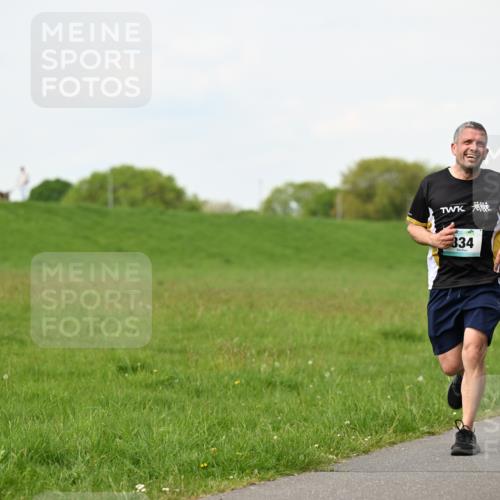10.05.2026 - 8. Wedeler Halbmarathon Dr. Thomas Lammeyer http://msf.ph/oto/9696608 10.05.2026 11:25:42 Laufen 334 meine-sportfotos.de