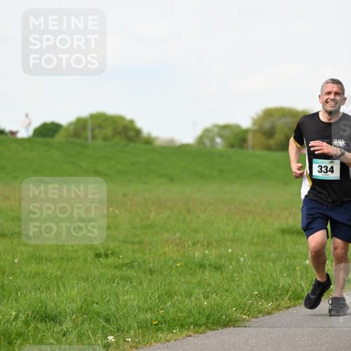 10.05.2026 - 8. Wedeler Halbmarathon Dr. Thomas Lammeyer http://msf.ph/oto/9696609 10.05.2026 11:25:42 Laufen 334 meine-sportfotos.de