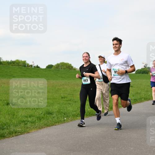 10.05.2026 - 8. Wedeler Halbmarathon Dr. Thomas Lammeyer http://msf.ph/oto/9696624 10.05.2026 11:25:47 Laufen 993, 025, 434, 440, 2176 meine-sportfotos.de