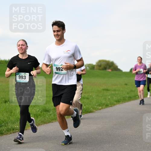 10.05.2026 - 8. Wedeler Halbmarathon Dr. Thomas Lammeyer http://msf.ph/oto/9696628 10.05.2026 11:25:48 Laufen 993, 992 meine-sportfotos.de