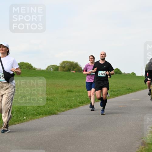 10.05.2026 - 8. Wedeler Halbmarathon Dr. Thomas Lammeyer http://msf.ph/oto/9696633 10.05.2026 11:25:49 Laufen 625, 2176, 697 meine-sportfotos.de