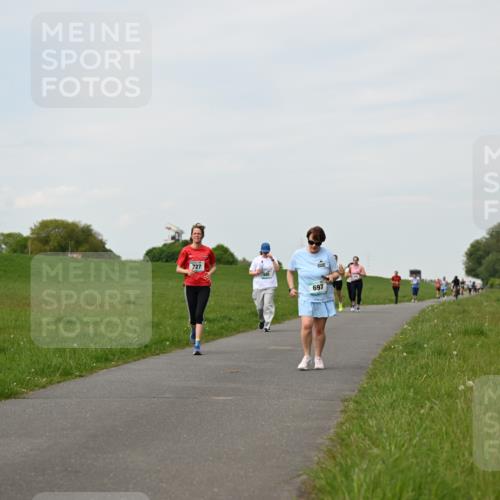 10.05.2026 - 8. Wedeler Halbmarathon Dr. Thomas Lammeyer http://msf.ph/oto/9696652 10.05.2026 11:25:55 Laufen 727, 697 meine-sportfotos.de