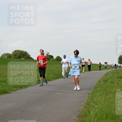 10.05.2026 - 8. Wedeler Halbmarathon Dr. Thomas Lammeyer http://msf.ph/oto/9696660 10.05.2026 11:25:56 Laufen 727, 880, 697 meine-sportfotos.de