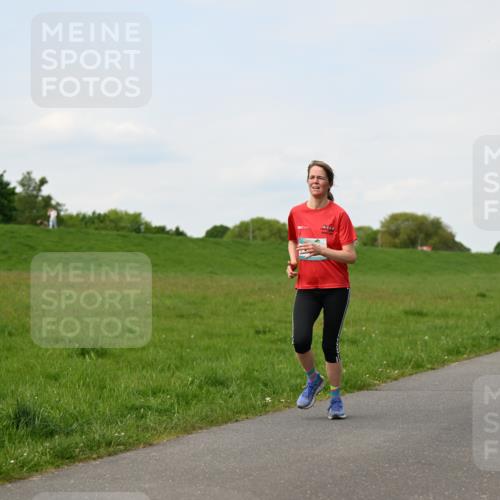 10.05.2026 - 8. Wedeler Halbmarathon Dr. Thomas Lammeyer http://msf.ph/oto/9696674 10.05.2026 11:25:59 Laufen 697 meine-sportfotos.de