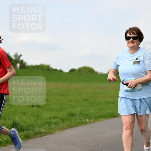 10.05.2026 - 8. Wedeler Halbmarathon Dr. Thomas Lammeyer http://msf.ph/oto/9696678 10.05.2026 11:26:00 Laufen 1467, 727 meine-sportfotos.de