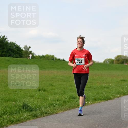 10.05.2026 - 8. Wedeler Halbmarathon Dr. Thomas Lammeyer http://msf.ph/oto/9696679 10.05.2026 11:25:59 Laufen 727 meine-sportfotos.de