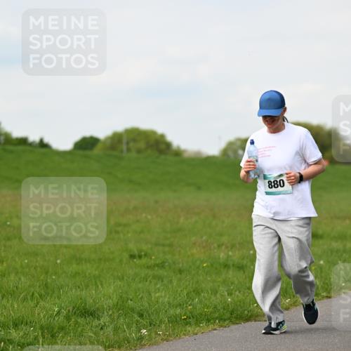 10.05.2026 - 8. Wedeler Halbmarathon Dr. Thomas Lammeyer http://msf.ph/oto/9696684 10.05.2026 11:26:03 Laufen 880 meine-sportfotos.de