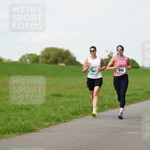 10.05.2026 - 8. Wedeler Halbmarathon Dr. Thomas Lammeyer http://msf.ph/oto/9696693 10.05.2026 11:26:05 Laufen 847, 846, 1001 meine-sportfotos.de