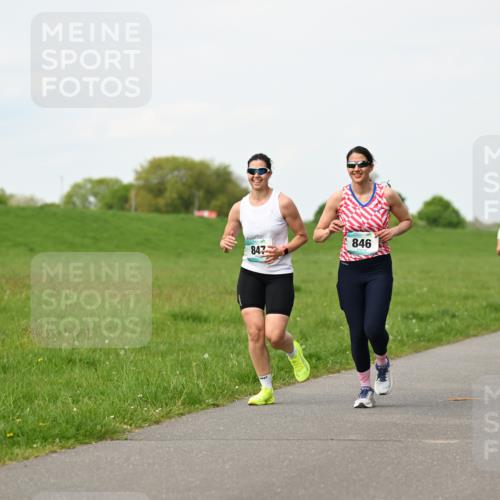 10.05.2026 - 8. Wedeler Halbmarathon Dr. Thomas Lammeyer http://msf.ph/oto/9696697 10.05.2026 11:26:05 Laufen 847, 846, 1001 meine-sportfotos.de