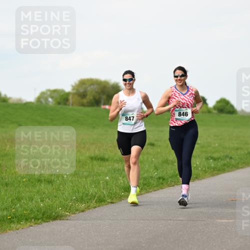 10.05.2026 - 8. Wedeler Halbmarathon Dr. Thomas Lammeyer http://msf.ph/oto/9696698 10.05.2026 11:26:05 Laufen 847, 846 meine-sportfotos.de