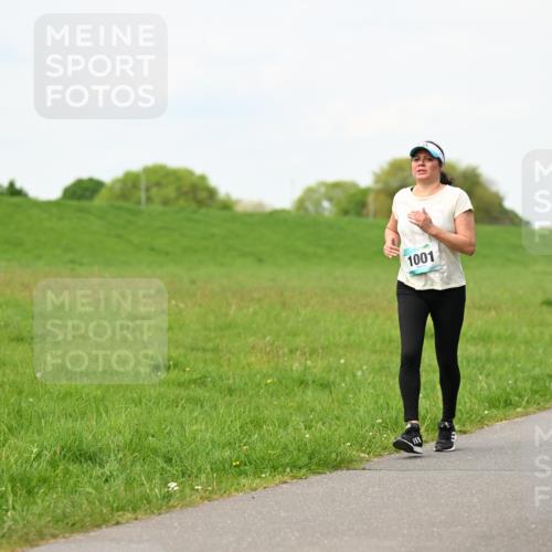 10.05.2026 - 8. Wedeler Halbmarathon Dr. Thomas Lammeyer http://msf.ph/oto/9696724 10.05.2026 11:26:13 Laufen 1001 meine-sportfotos.de