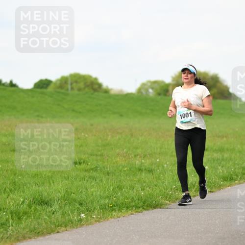 10.05.2026 - 8. Wedeler Halbmarathon Dr. Thomas Lammeyer http://msf.ph/oto/9696725 10.05.2026 11:26:13 Laufen 1001 meine-sportfotos.de