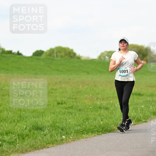 10.05.2026 - 8. Wedeler Halbmarathon Dr. Thomas Lammeyer http://msf.ph/oto/9696727 10.05.2026 11:26:13 Laufen 1001 meine-sportfotos.de