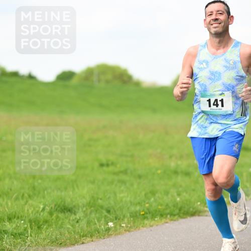 10.05.2026 - 8. Wedeler Halbmarathon Dr. Thomas Lammeyer http://msf.ph/oto/9696757 10.05.2026 11:26:23 Laufen 141 meine-sportfotos.de