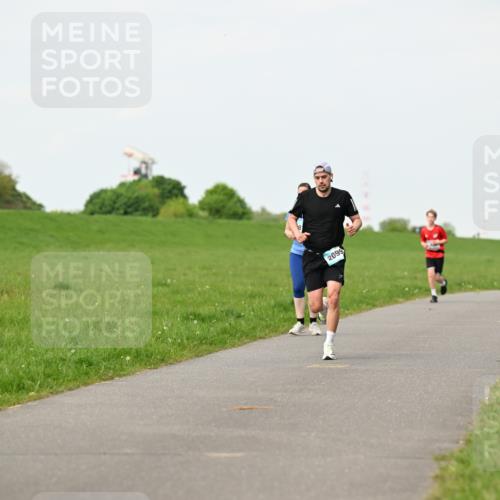 10.05.2026 - 8. Wedeler Halbmarathon Dr. Thomas Lammeyer http://msf.ph/oto/9696763 10.05.2026 11:26:26 Laufen 2099 meine-sportfotos.de
