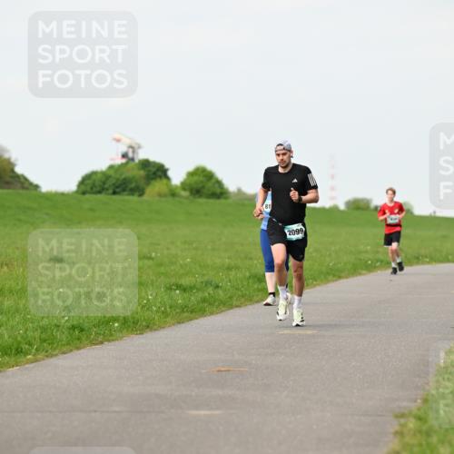 10.05.2026 - 8. Wedeler Halbmarathon Dr. Thomas Lammeyer http://msf.ph/oto/9696764 10.05.2026 11:26:26 Laufen 2099 meine-sportfotos.de