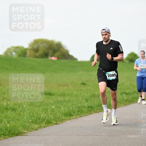 10.05.2026 - 8. Wedeler Halbmarathon Dr. Thomas Lammeyer http://msf.ph/oto/9696771 10.05.2026 11:26:28 Laufen 2099 meine-sportfotos.de