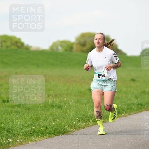 10.05.2026 - 8. Wedeler Halbmarathon Dr. Thomas Lammeyer http://msf.ph/oto/9696840 10.05.2026 11:26:54 Laufen 898 meine-sportfotos.de