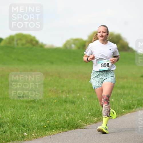 10.05.2026 - 8. Wedeler Halbmarathon Dr. Thomas Lammeyer http://msf.ph/oto/9696842 10.05.2026 11:26:55 Laufen 898 meine-sportfotos.de