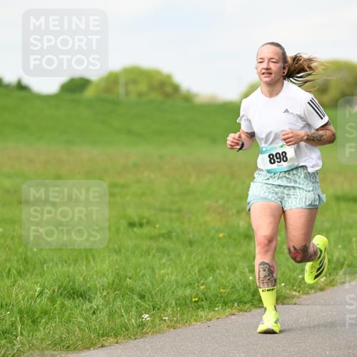 10.05.2026 - 8. Wedeler Halbmarathon Dr. Thomas Lammeyer http://msf.ph/oto/9696844 10.05.2026 11:26:55 Laufen 898 meine-sportfotos.de